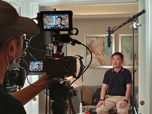Shanghai interview cameraman, customer stories, testimonial video production, 